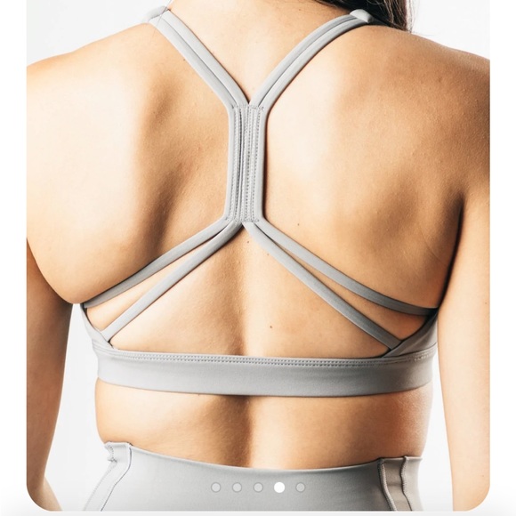 Alphalete kinetic sports bra in grey - Picture 2 of 16